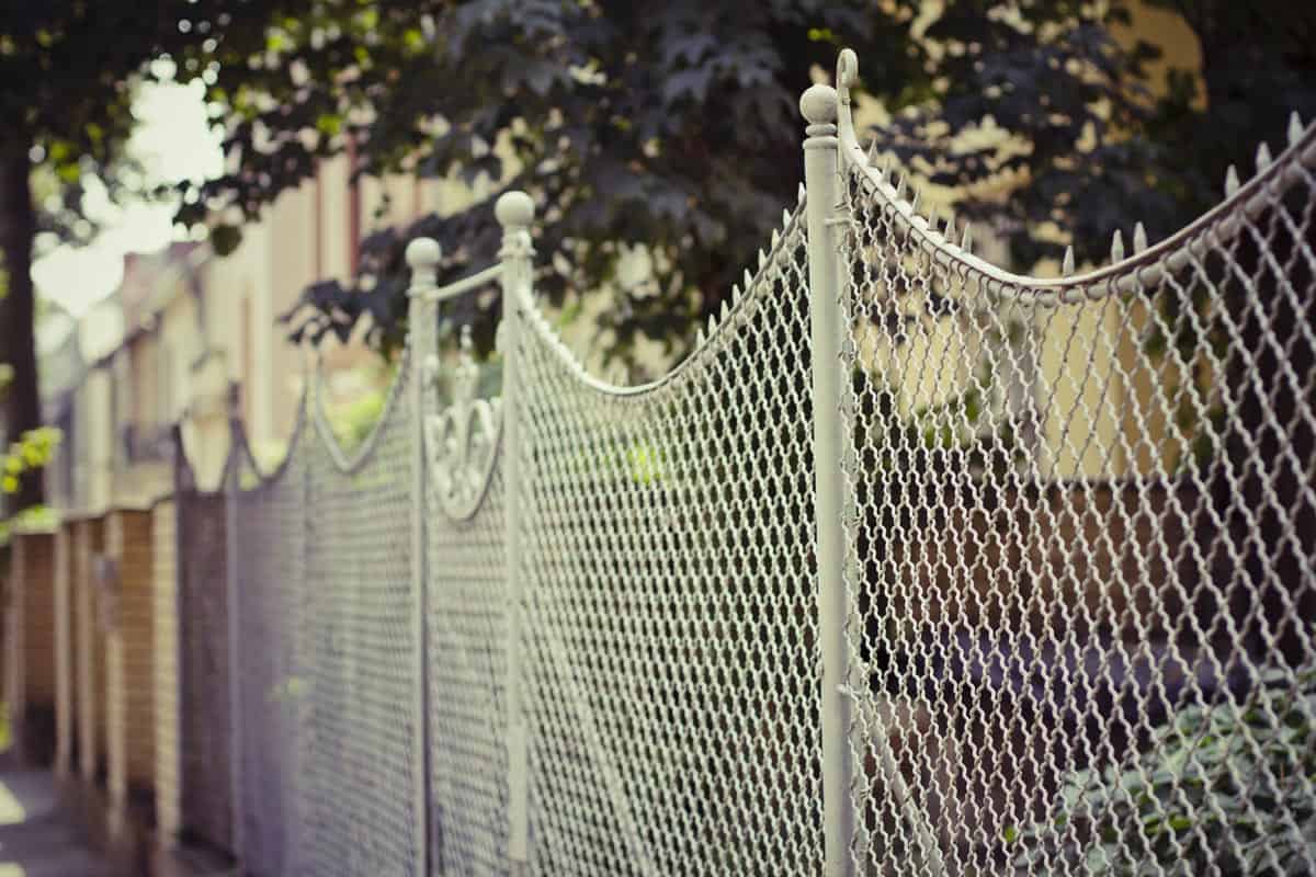 Mesh fence around a dwelling house