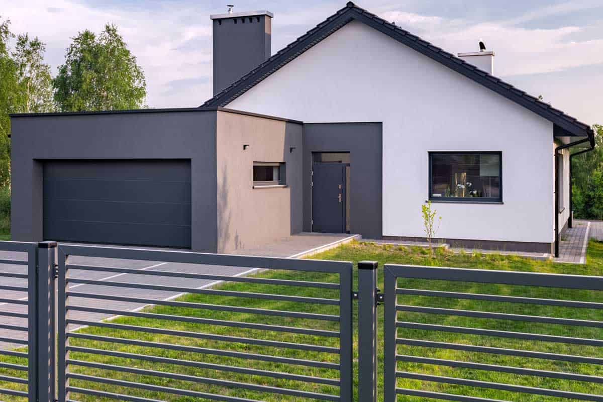 Villa with fence and garage