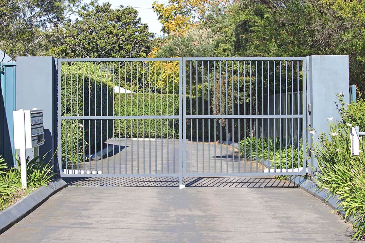 Automatic commercial entrance gates