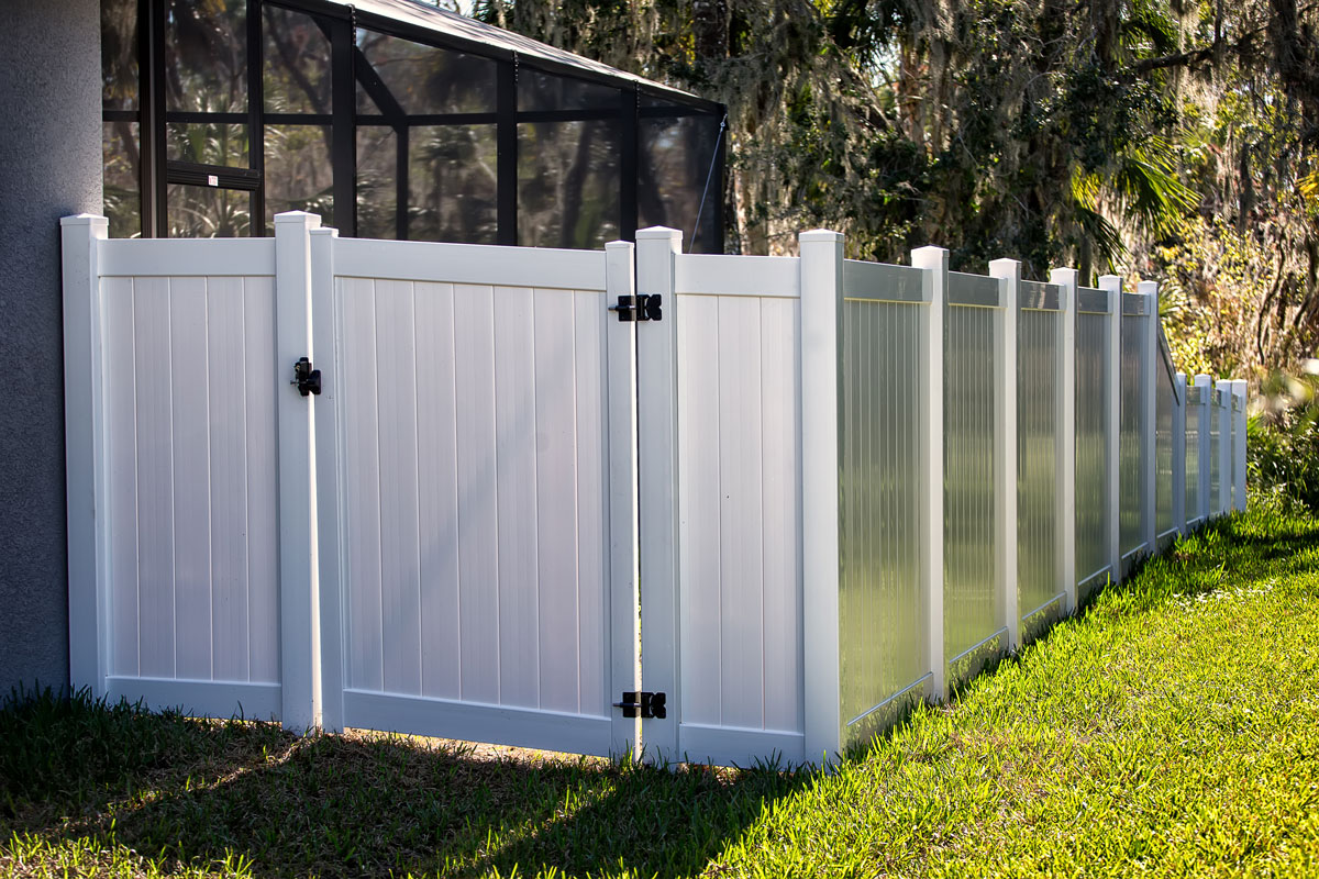Solid Privacy Vinyl Fence With Gate