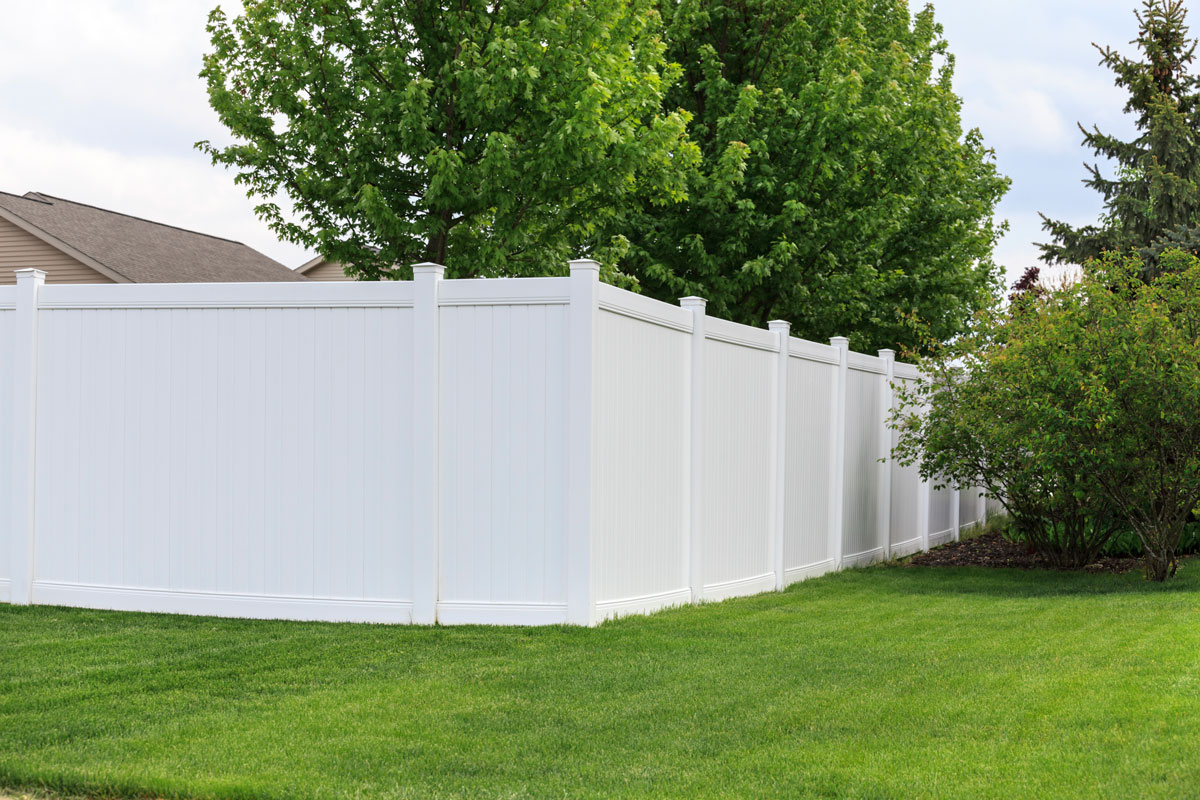 White vinyl fence with zero gaps